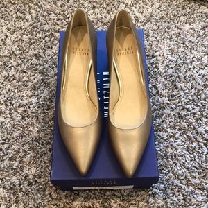 NIB Stuart weitzman women’s size 6N in gold